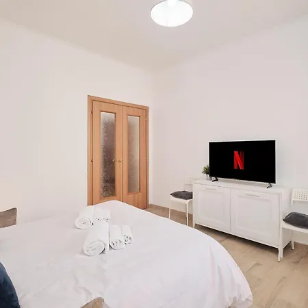 Apartment Station - 7 Minutes From The Airport *