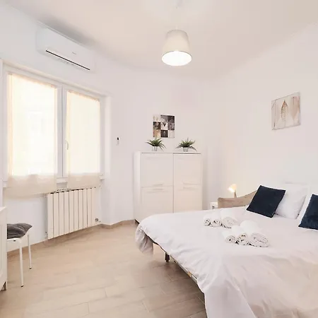 Station - 7 Minutes From The Airport Apartment